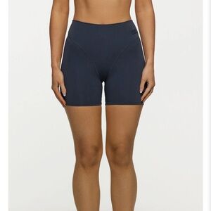 NAMA Body Butter Contour Shorts